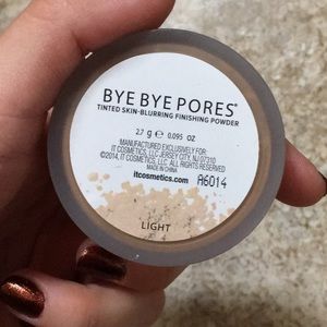 IT cosmetics bye bye pores powder trial size